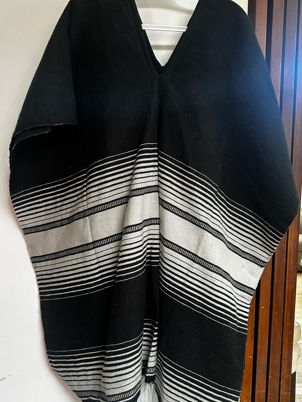 Classic! Men’s Serape in Black & White